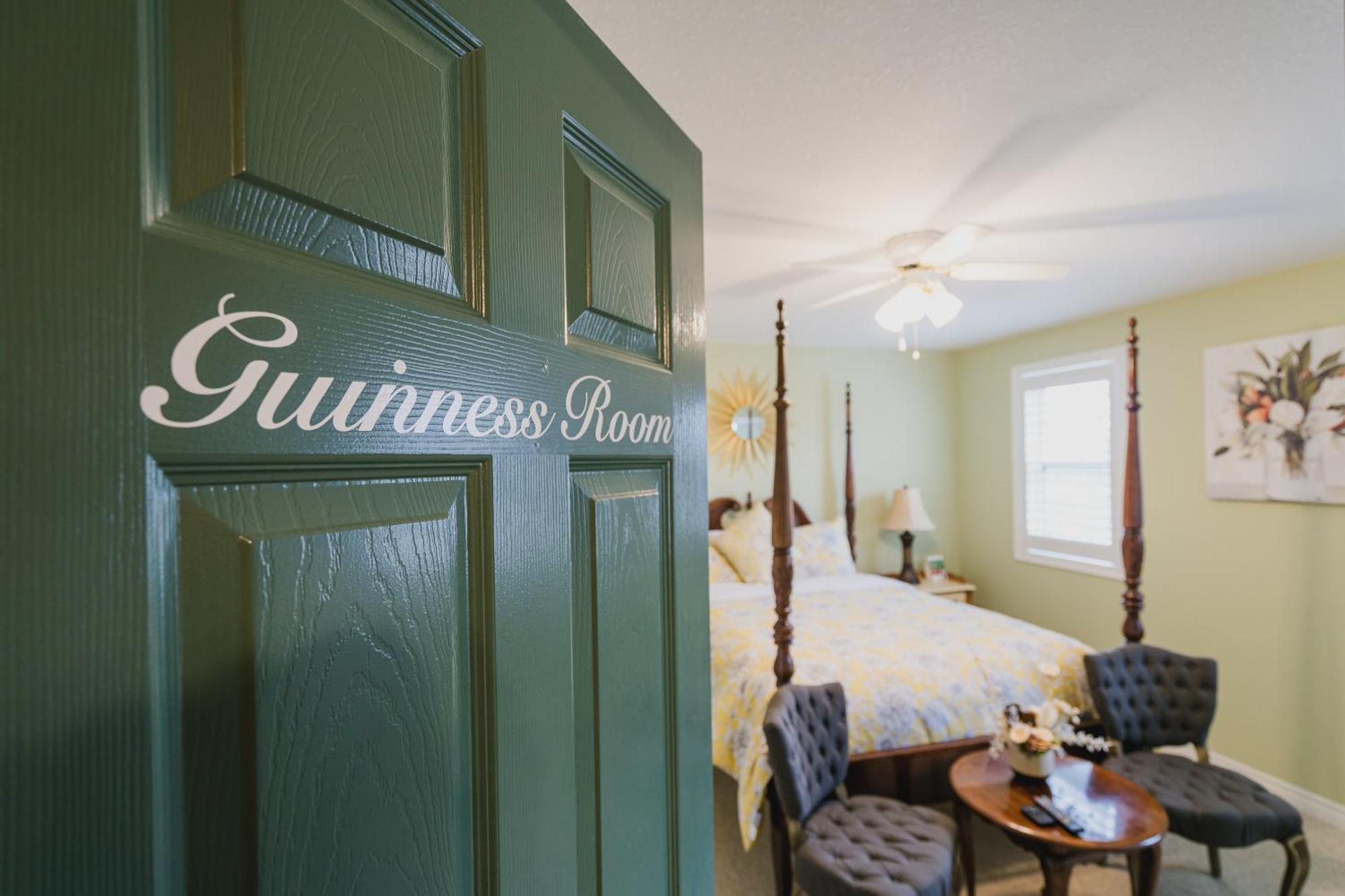 Old Town Country Landing Bed & Breakfast Niagara-on-the-Lake ภายนอก รูปภาพ